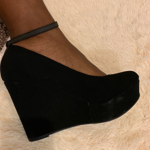 Black Wedges with ankle straps - Picture 4 of 8